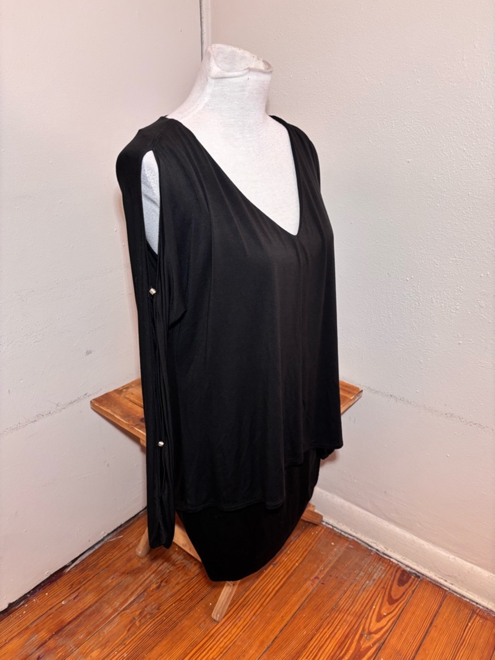 White House Black Market Cutout Sleeve Top
